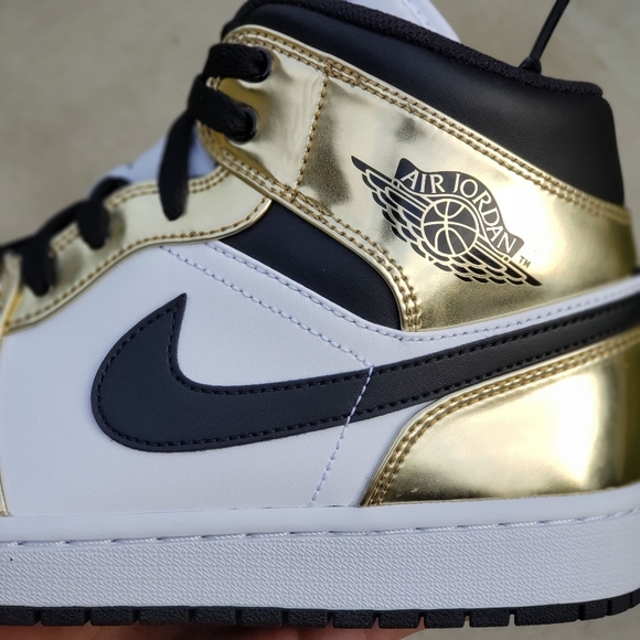 Air Jordan 1 Mid OG Metallic Gold Men's Size 9 New - Picture 10 of 11